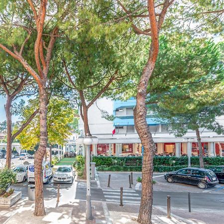 Hotel Zanarini Riccione Exterior foto