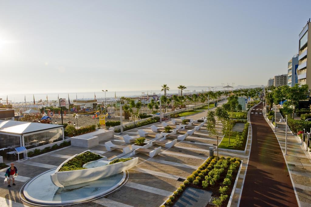 Hotel Zanarini Riccione Exterior foto