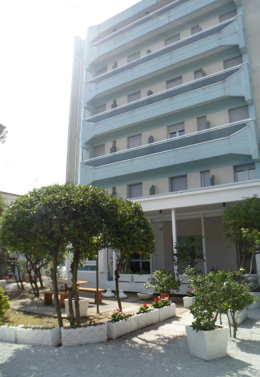 Hotel Zanarini Riccione Exterior foto