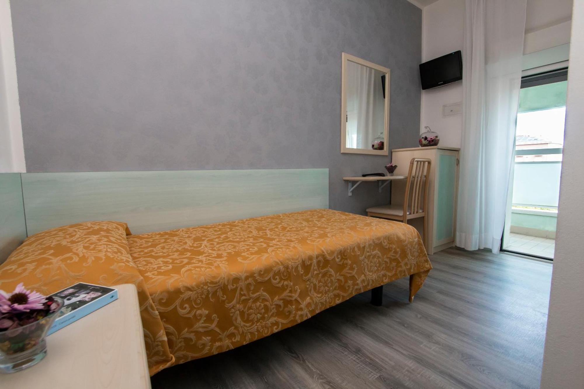 Hotel Zanarini Riccione Exterior foto