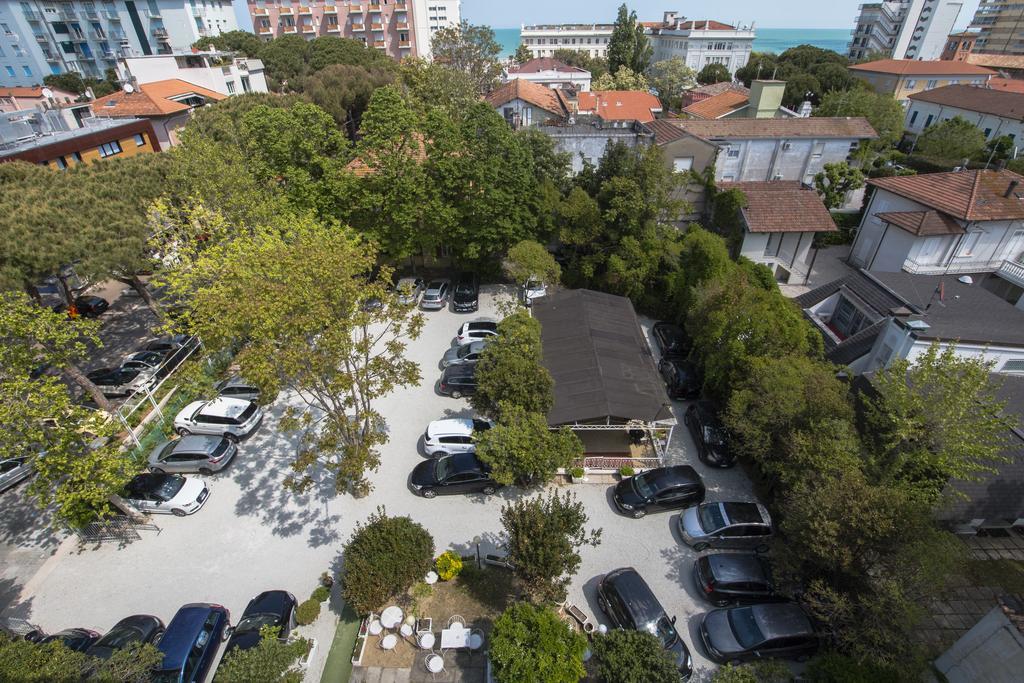 Hotel Zanarini Riccione Exterior foto