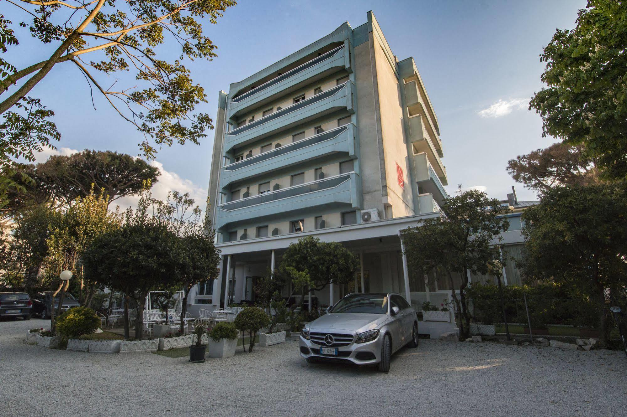 Hotel Zanarini Riccione Exterior foto