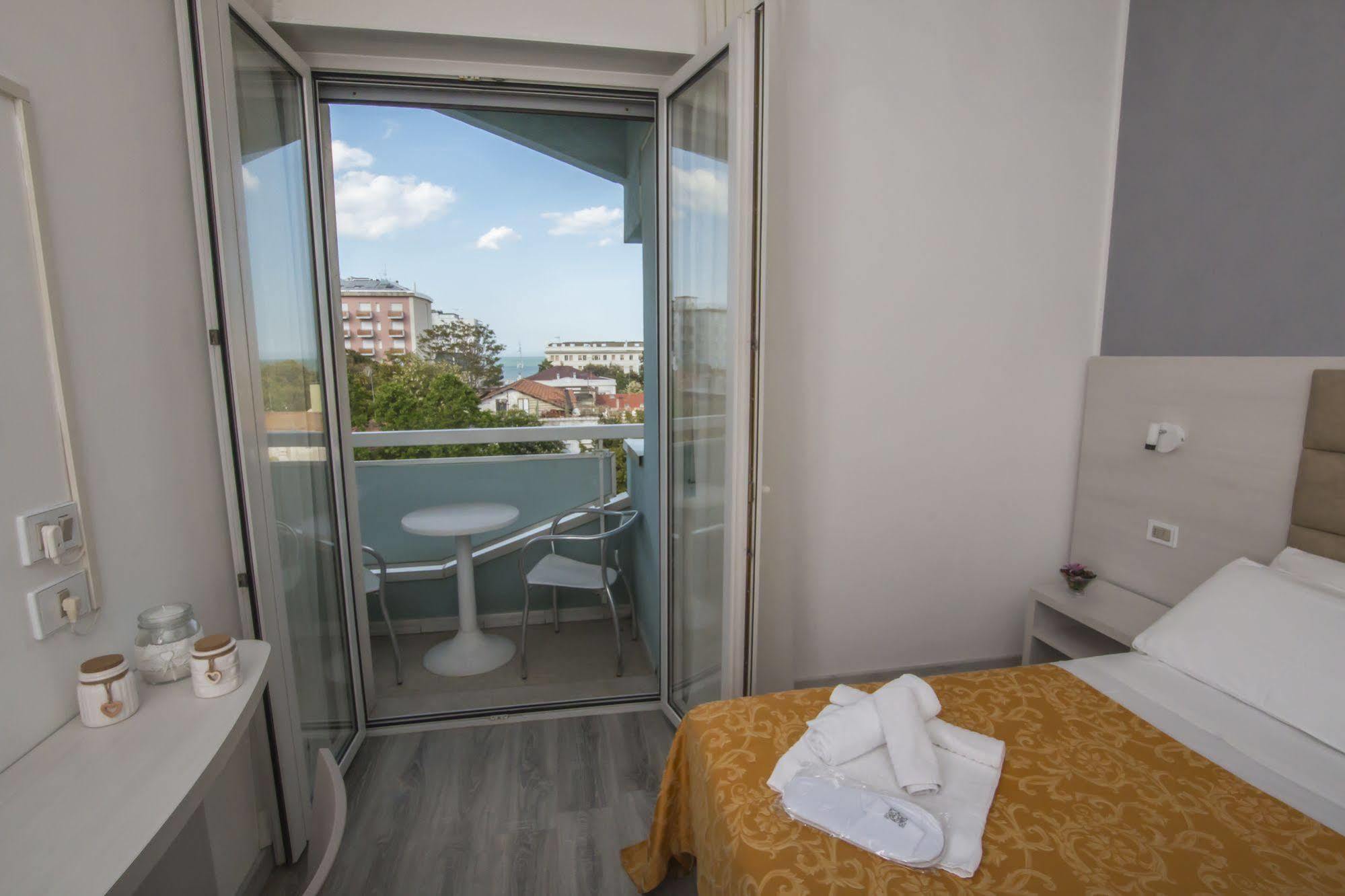 Hotel Zanarini Riccione Exterior foto