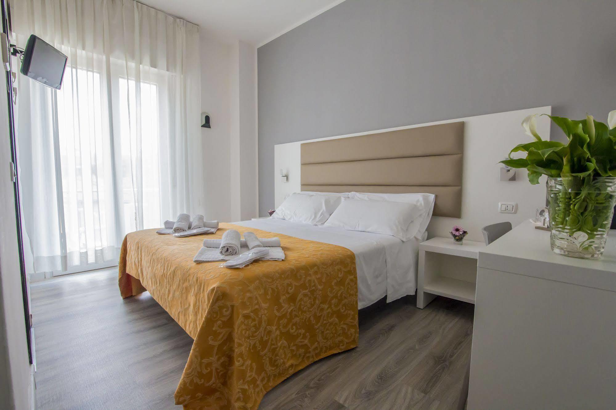 Hotel Zanarini Riccione Exterior foto